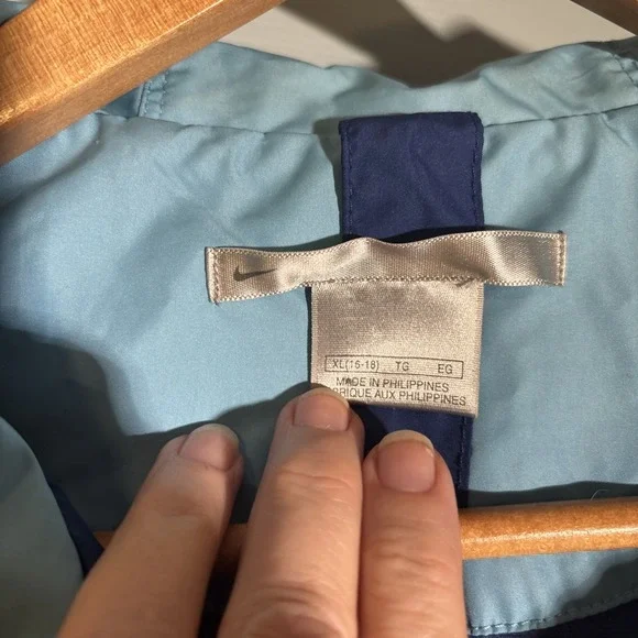 Nike Wind Runner Jacket Ladies Sz XL. Hooded. Blue,‎ White, Teal - Picture 2 of 15